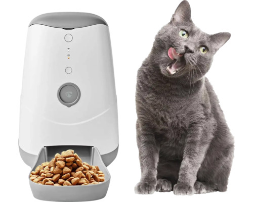 Distribuitor automat de hrană pentru pisici cu o pisică care se linge pe buze