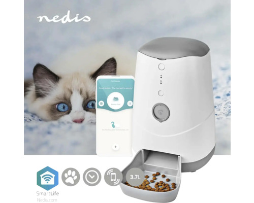 Hrănitor automat cu o capacitate de 3,7 litri lângă o aplicație de smartphone și o pisică