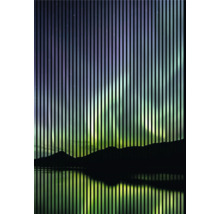 Aurora boreală și peisaj montan reprezentate prin linii verticale