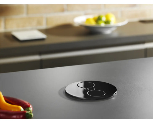 Priză retractabilă pe un blat de bucătărie