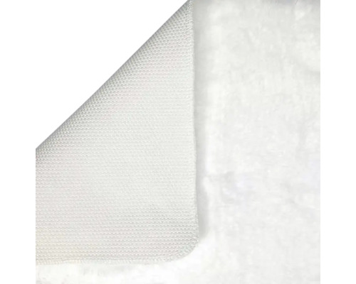 Prim-plan cu un covor alb cu fibre și spate țesut