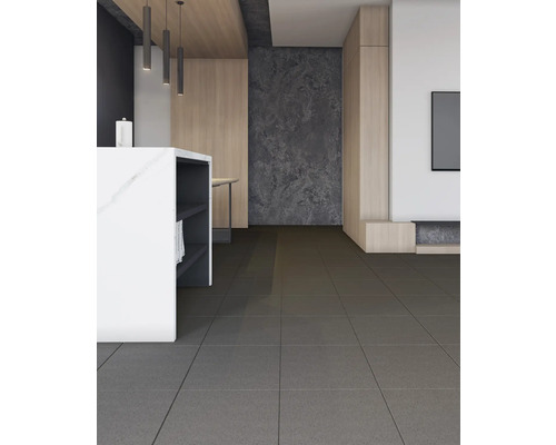 Living modern cu gresie gri, insulă de bucătărie și elemente din lemn