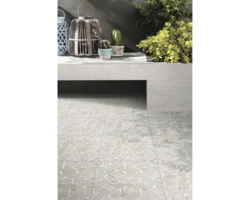 Model de gresie mozaicată așezată în spațiul exterior