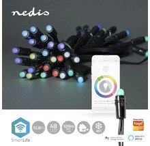 Ghirlandă luminoasă Nedis SmartLife cu 48 de LED-uri și o lungime de 10,8 metri lângă un smartphone.