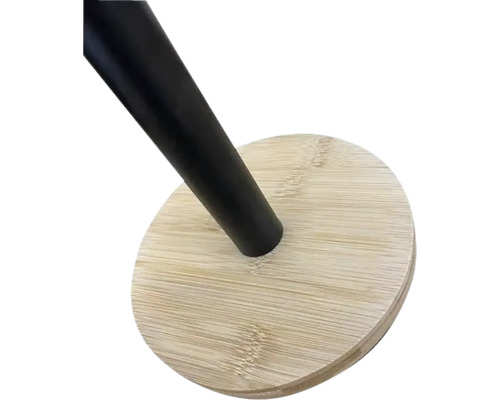 Imagine detaliată cu o bază rotundă din bambus cu o tijă neagră