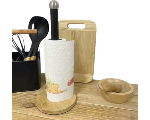 Scenă de bucătărie cu ustensile, tocător și suport pentru prosoape de hârtie