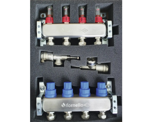 Distribuitor de încălzire prin pardoseală cu debitmetre și capace de reglare într-un ambalaj