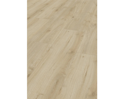 Pardoseală laminată montată cu aspect de lemn