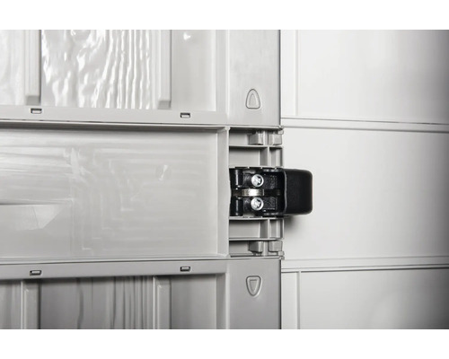 Vizualizare detaliată a unui dulap pentru scule cu mecanism de închidere