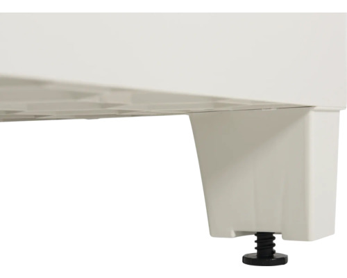 Detaliu cu o piesă de mobilier albă cu picior negru reglabil