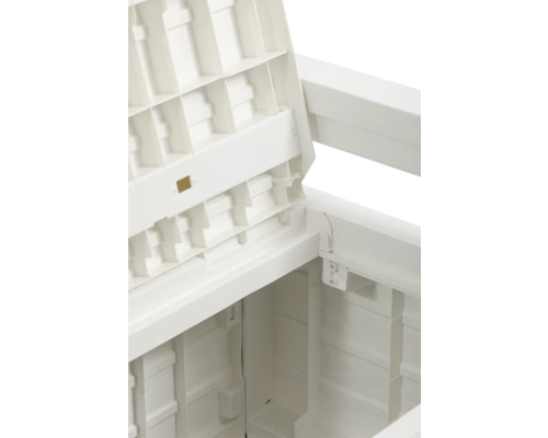 Imagine detaliată cu o cutie de grădină din plastic cu capacul deschis