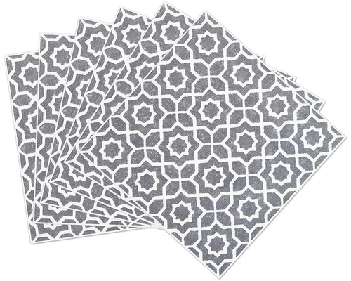 Mai multe șervețele gri cu model geometric