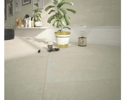 Suprafață accesibilă cu gresie și decorațiuni