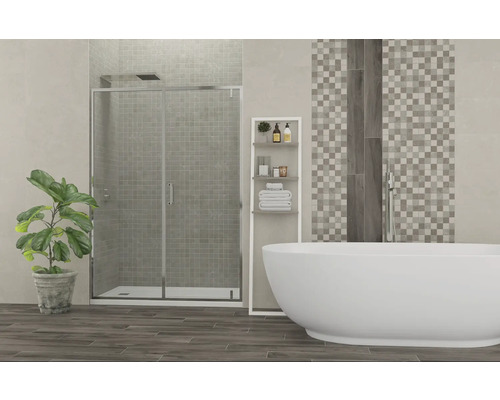 Baie modernă cu duș, cadă și raft