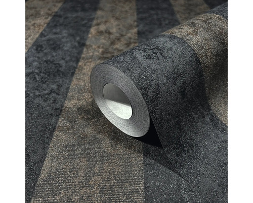 Rola de tapet cu model în dungi