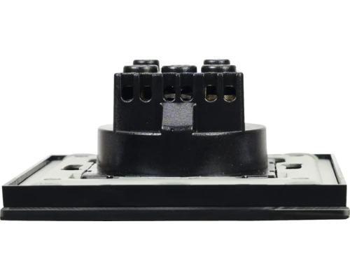 Prim-plan cu un întrerupător negru pentru instalații electrice