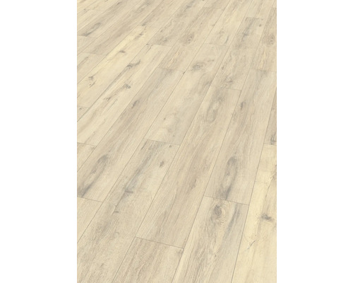 Parchet laminat montat în model herringbone