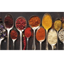 Diverse condimente în linguri