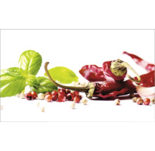 Aranjament cu busuioc, ardei iute și boabe de piper