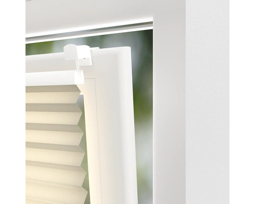 Vizualizare detaliată a unui jaluzele plisate pe o fereastră