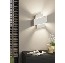 Lumină de perete modernă în camera de zi pentru iluminat decorativ