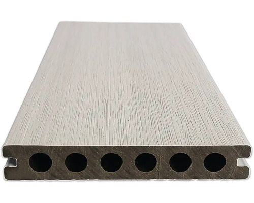Deck din WPC cu camere goale