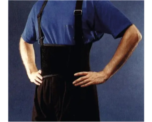 Persoană cu centură de susținere și bretele pentru susținerea spatelui.