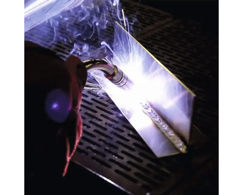 Sudură cu arc electric a unei plăci metalice