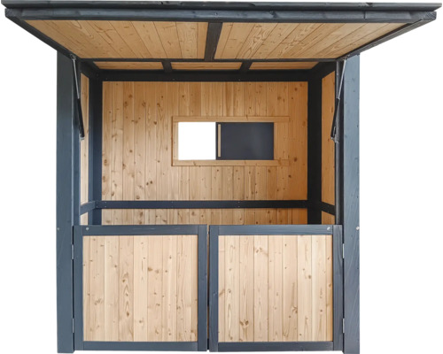 Adăpost deschis din lemn cu fereastră și uși