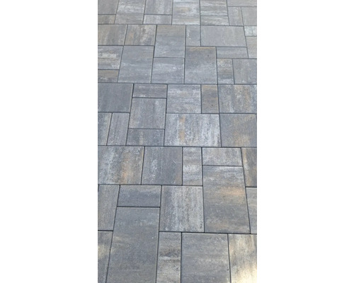 Pavaje de diferite dimensiuni așezate