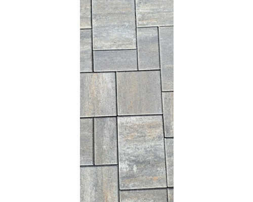 Pavaje gri așezate în împletit