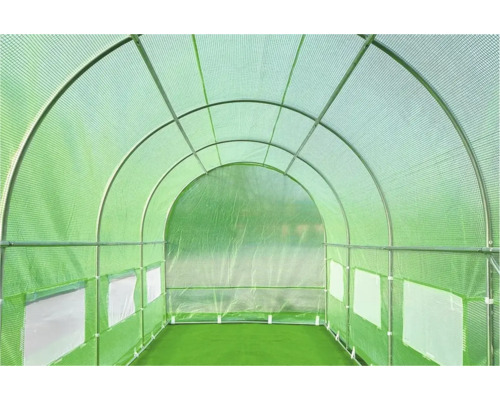 Vedere interioară a unui solar din plastic cu cadru de oțel