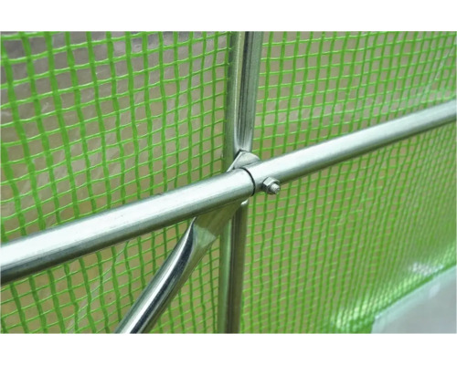 Detaliu folie de seră cu cadru metalic