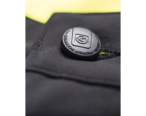 Nasture pe îmbrăcăminte de lucru cu logo