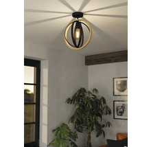 Plafonieră cu design circular într-un living
