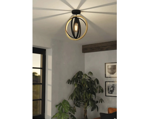 Plafonieră cu design circular într-un living