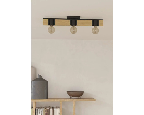 Lumină de plafon cu trei becuri și elemente din lemn