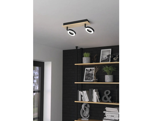 Lumină de tavan cu două lămpi inelare cu LED într-un living modern