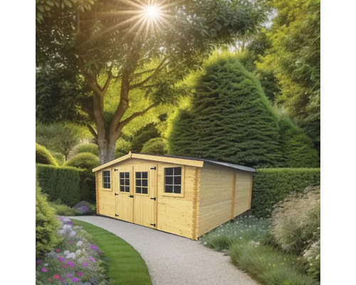 Grădină cu căsuță de grădină din lemn și potecă