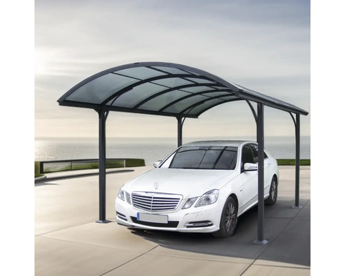 Mașină sub un carport din metal și plastic