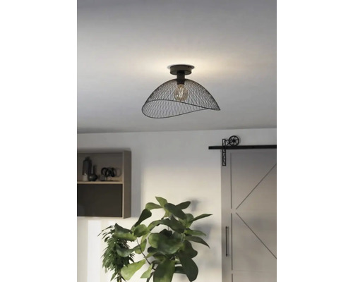 Lumină de plafon cu abajur din sârmă montată în cameră