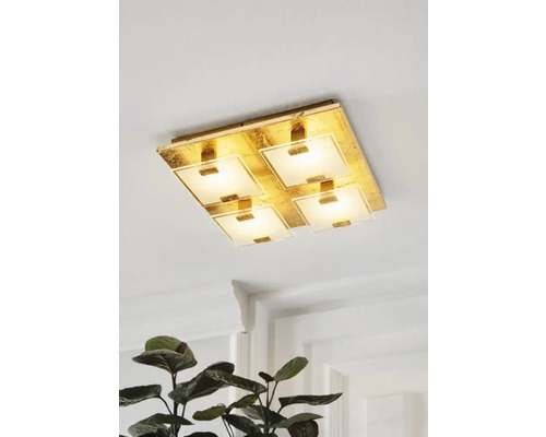 Plafonieră pătrată cu patru lumini pentru utilizare în interior.