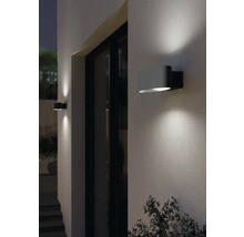 Lămpi de perete pentru iluminat exterior pe un perete de casă