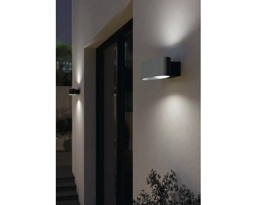 Lămpi de perete pentru iluminat exterior pe un perete de casă
