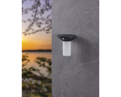 Lumină de perete cu tehnologie solară pentru iluminat exterior