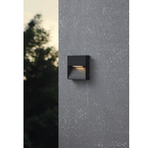 Lumină de perete pătrată pentru exterior montată pe un perete