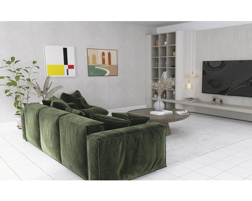 Living cu canapea verde, masă rotundă și bibliotecă