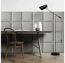 Scenă cu birou, scaun, lampă de podea și panouri de perete pentru design interior