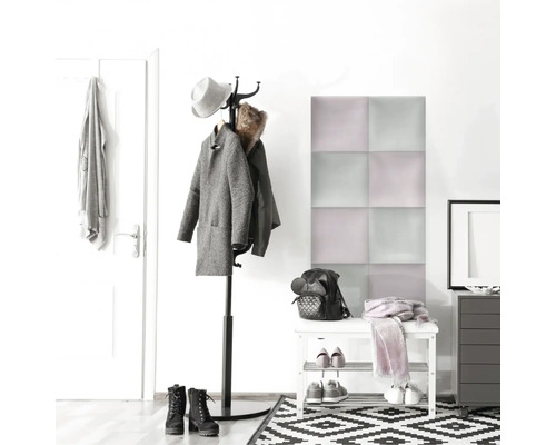 Hol cu suport pentru haine, bancă, suport pentru pantofi și panouri de perete pentru designul holului.