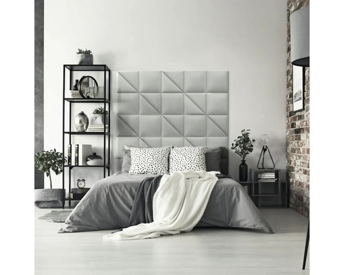 Dormitor cu tăblie tapițată, lenjerie de pat și decorațiuni